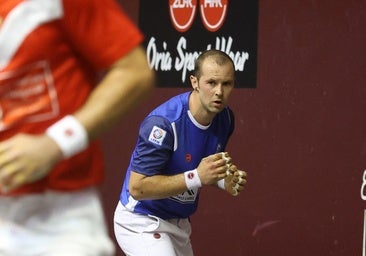 Qizlar turli xil narsalarga otirishadi